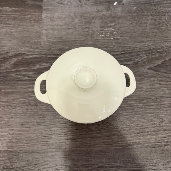 New In Box Mini Round Ceramic Cocotte Set of 2 - Picture 7 of 11